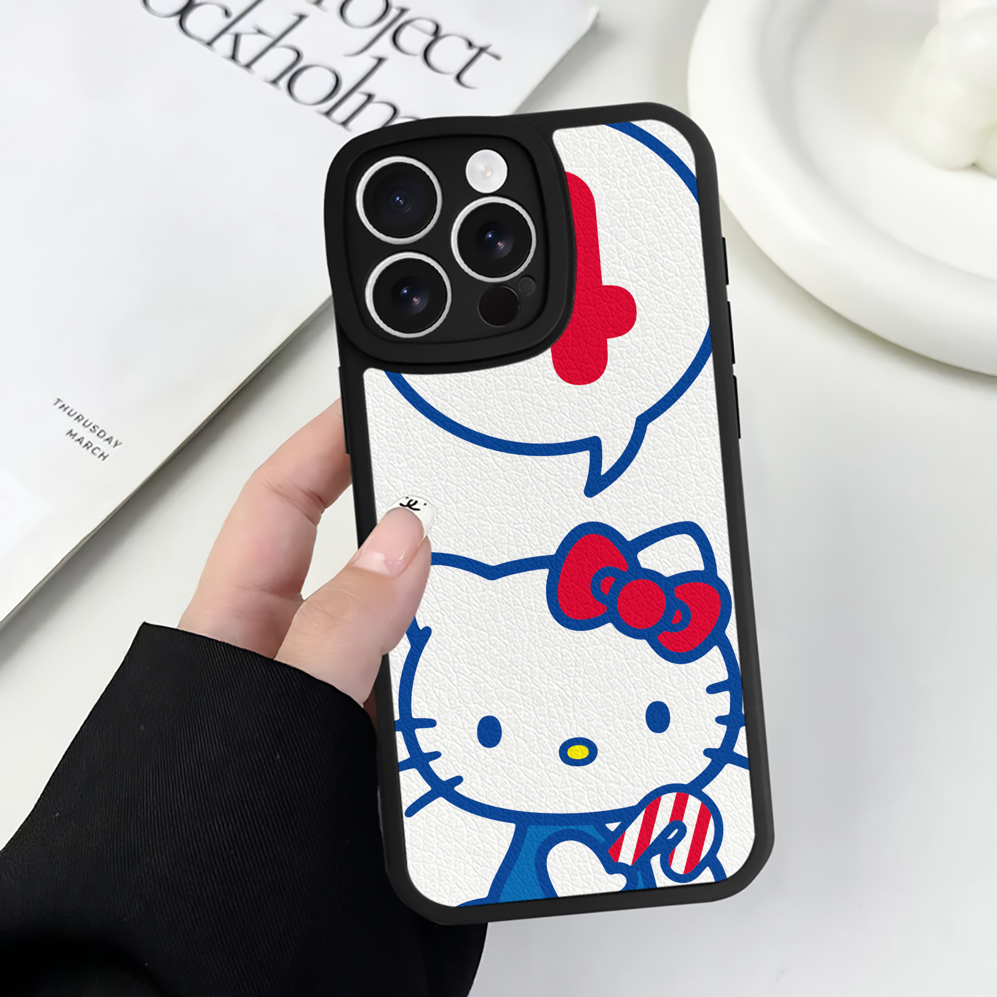 （画像用） Hello Kitty ハローキティ 【iPhone 16シリーズ対応】シリコンスマホケース（レザー調） 材質：シリコン